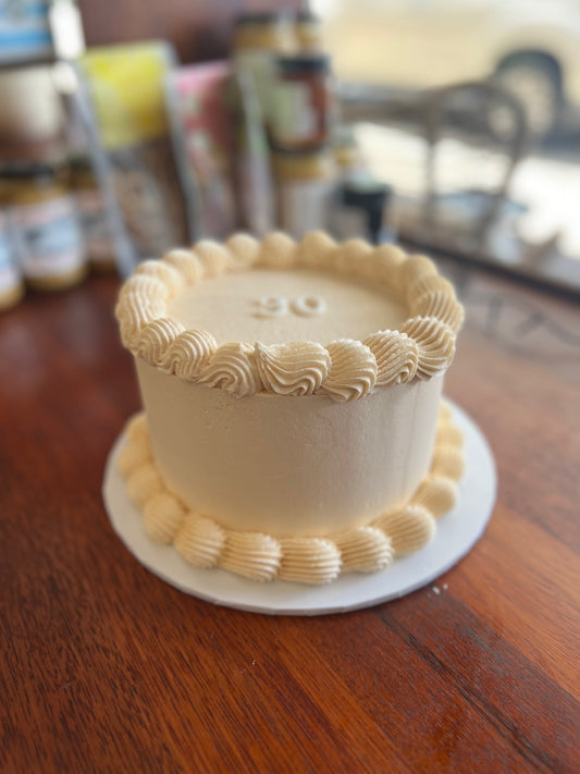 Vintage piped cake